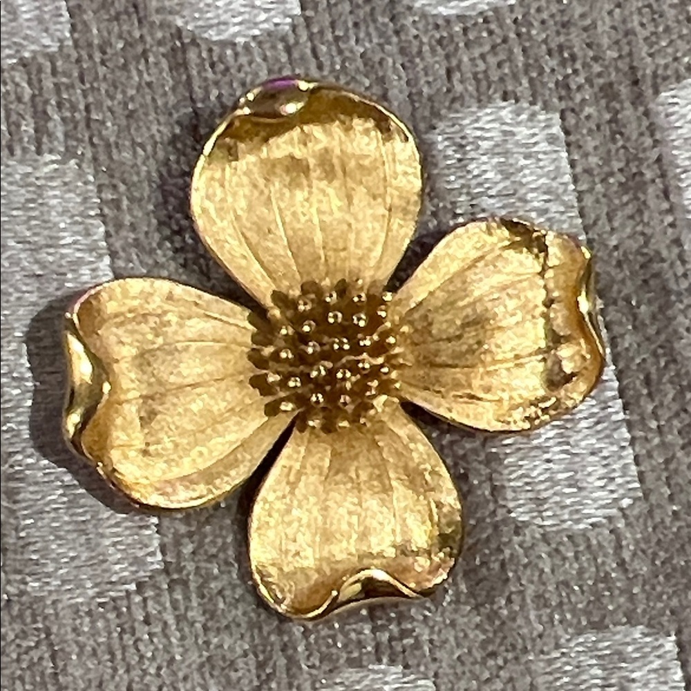 Crown Trifari Golden Tone 1960’s Vintage Floral Dogwood Blossom Brooch Pin